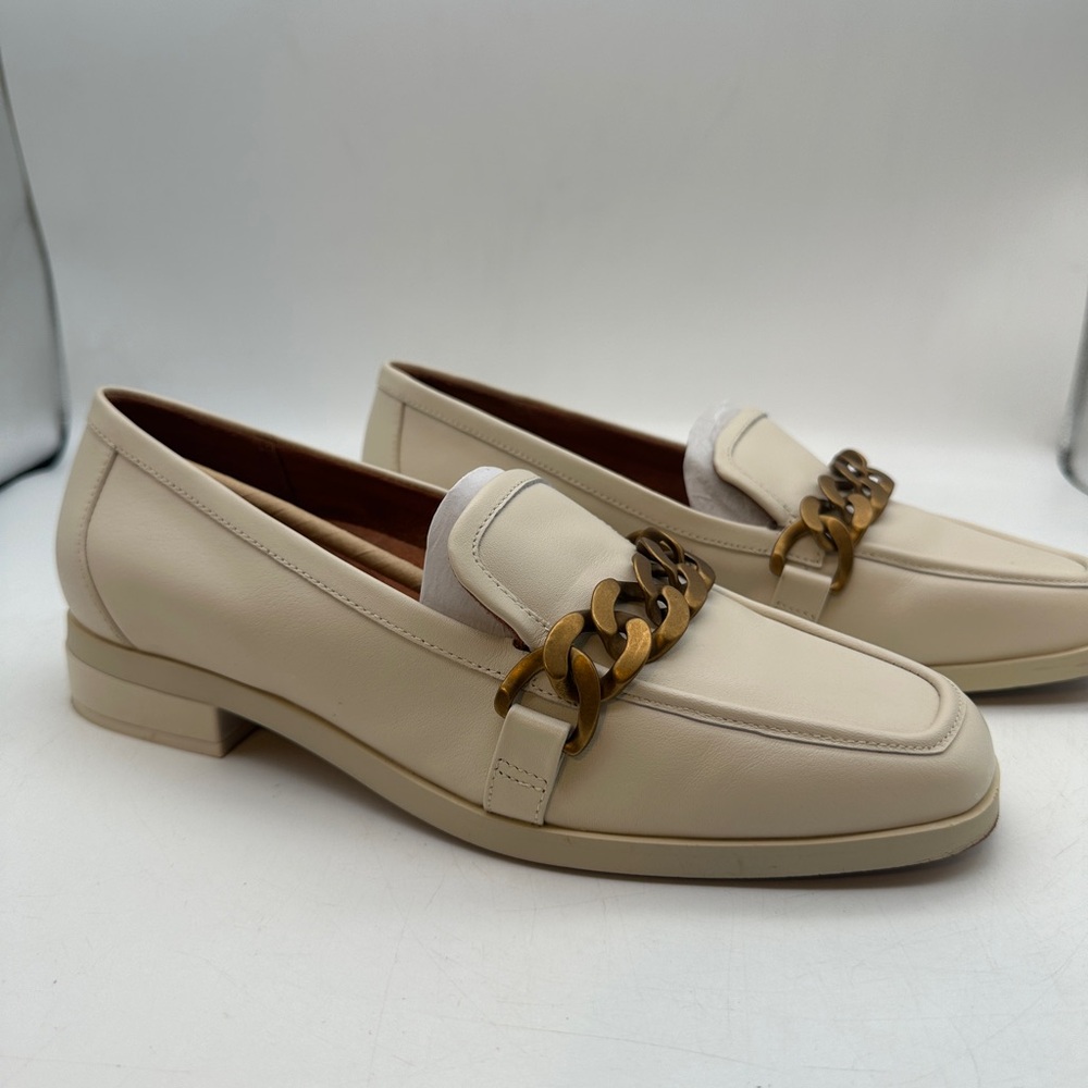 Vionic Cream Loafers size 9